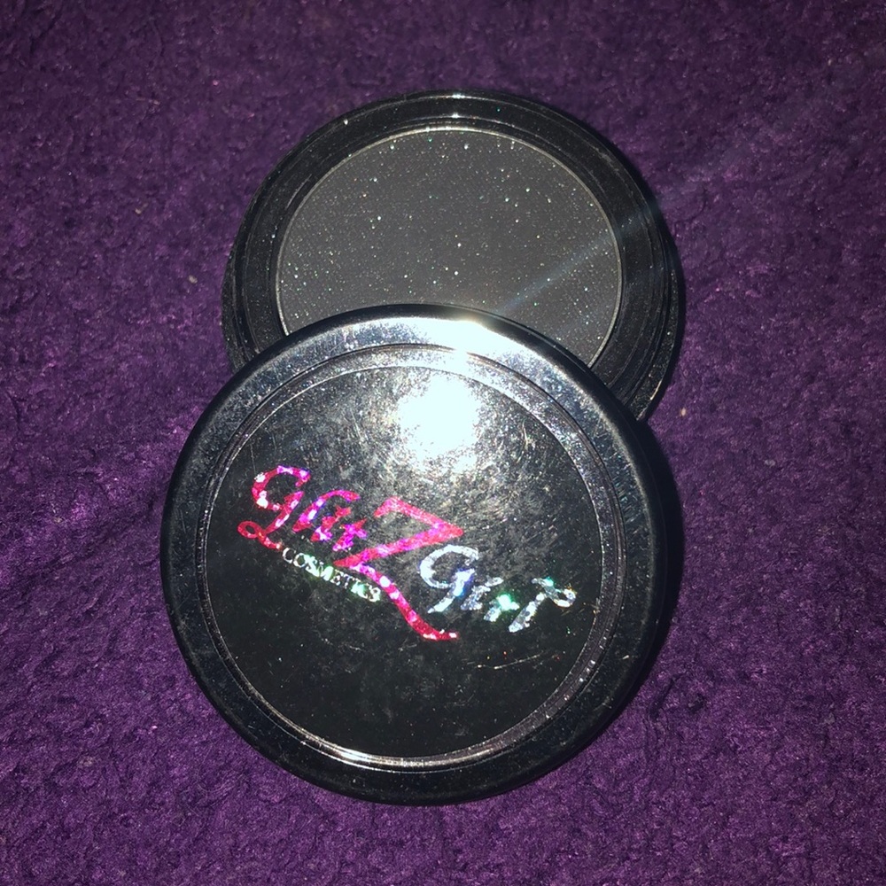 Sparkly Black EyeShadow 💗